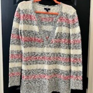 Women's V-neck Sweater